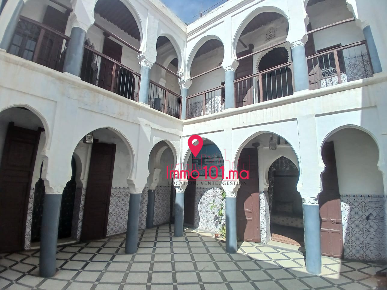 Riad non titré à vendre au centre-ville AYV2390